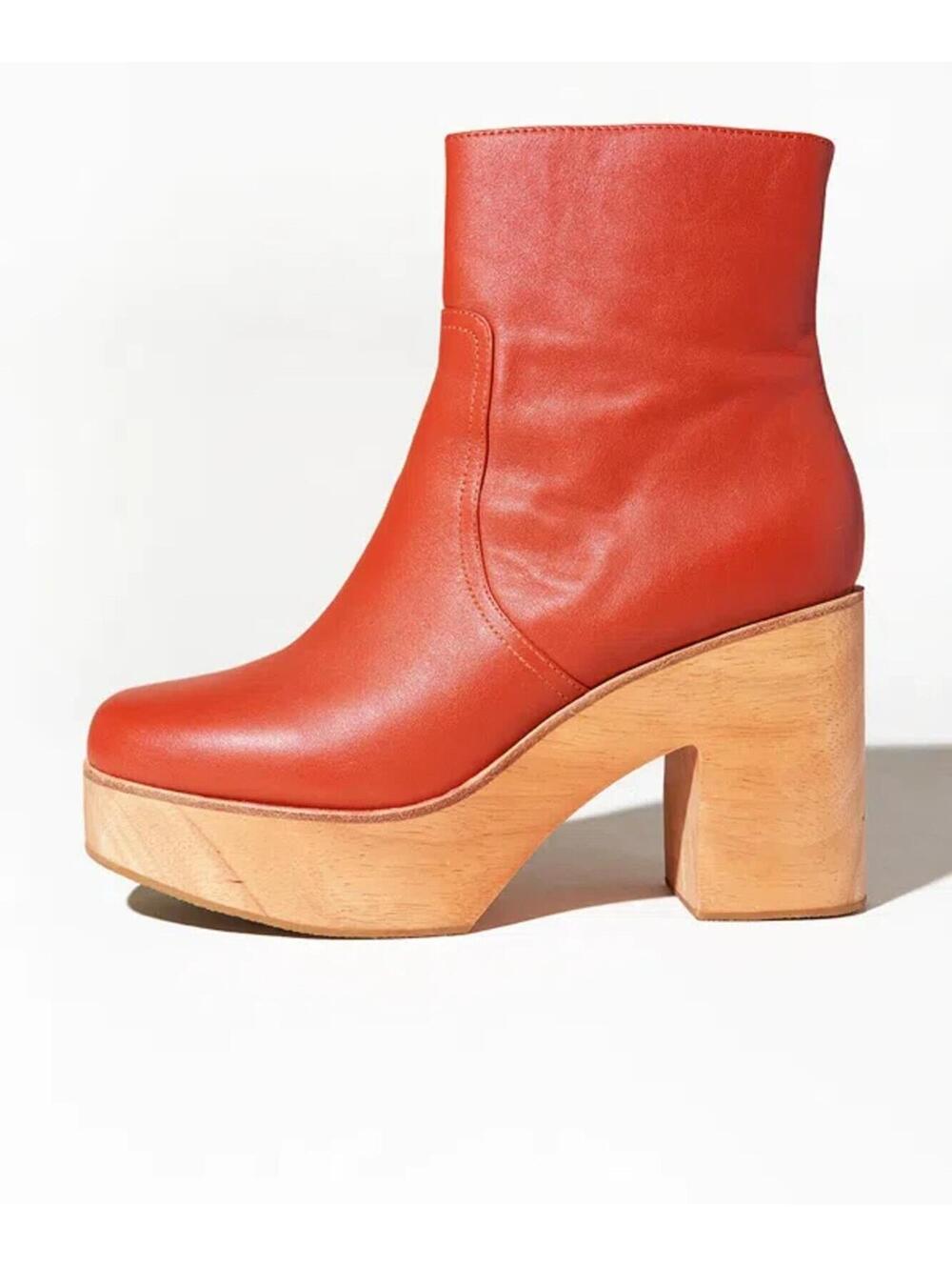 Charlotte Stone Paz in Sienna